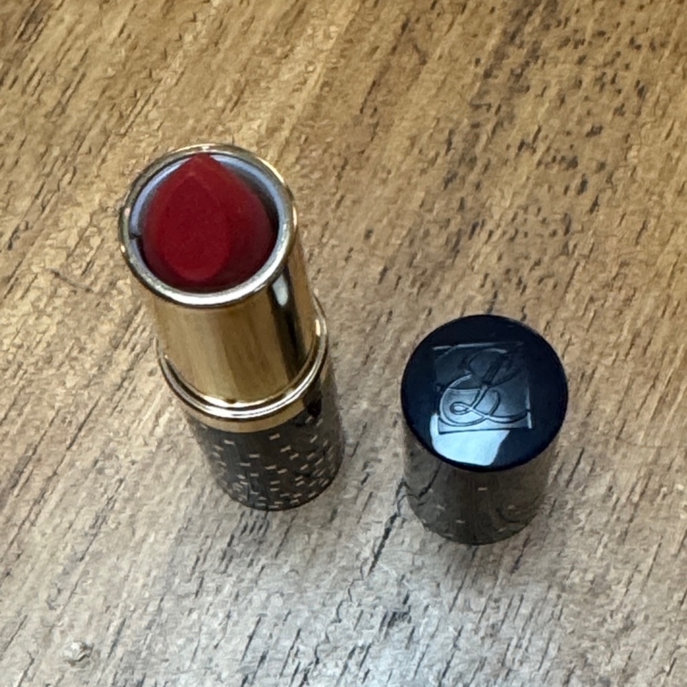 Estee Lauder Blush Set with Red and Pink Shades with lipstick and bag - Picture 8 of 15